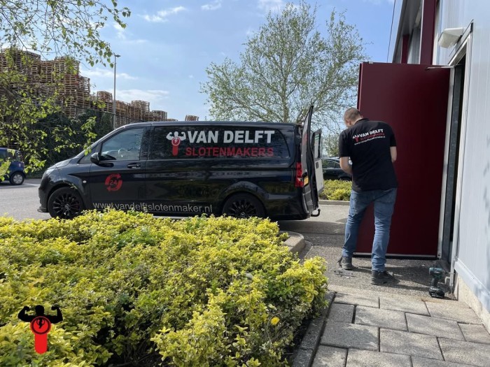 Slotenmaker Voorburg op locatie